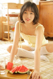 骑自行车的女人